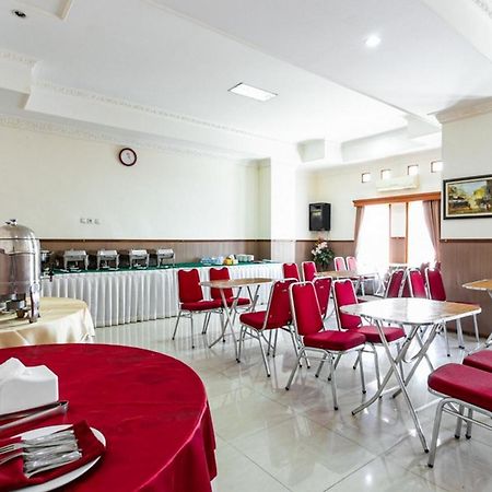Reddoorz Plus Near Alun Alun Karanganyar Solo Exterior foto